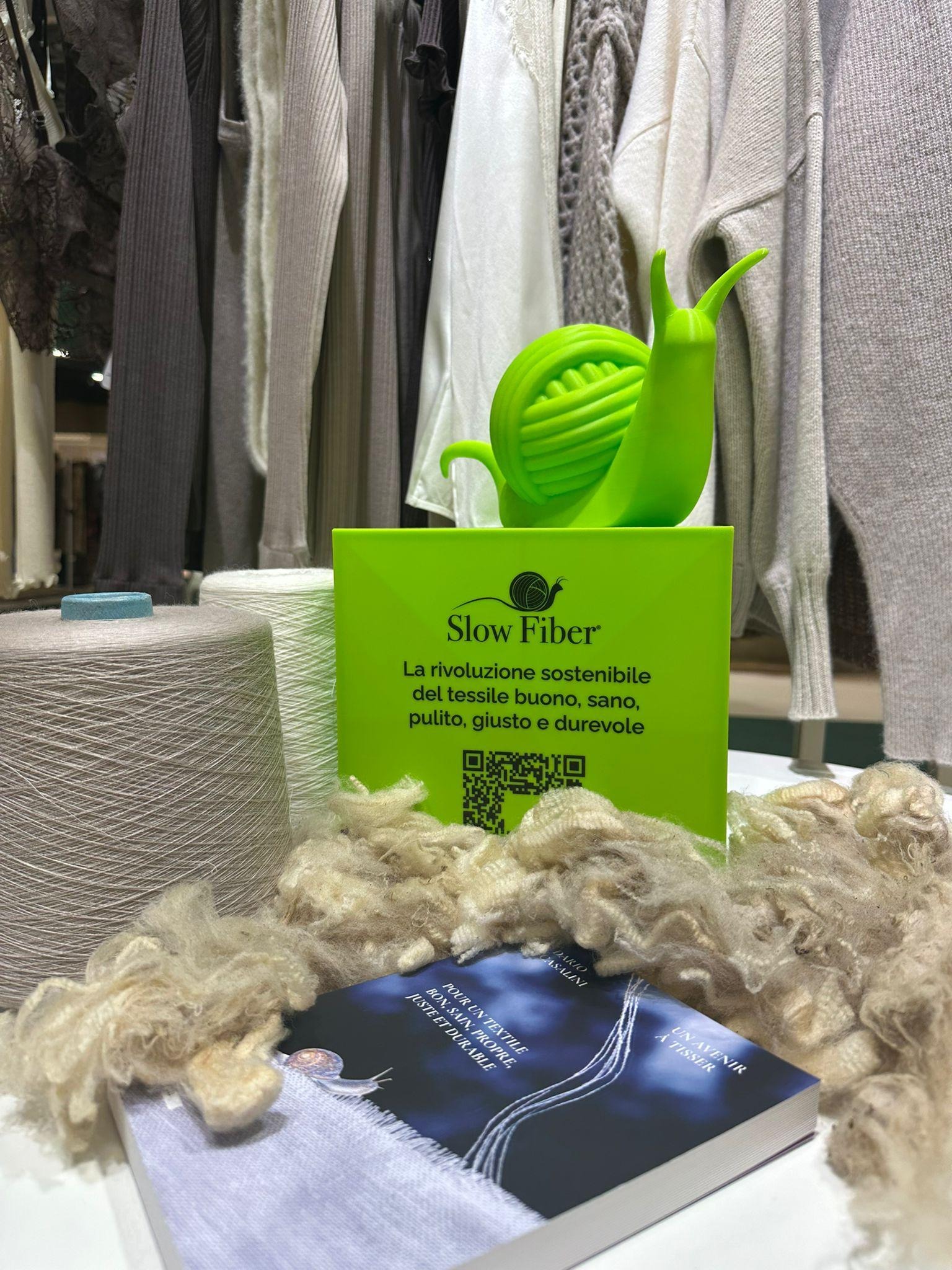 Un avenir à tisser: the book-manifesto from which the Slow Fiber idea was born-has also arrived in France